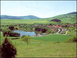 Blick auf Seeba mit See