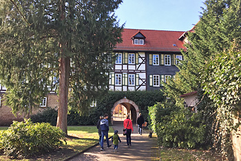 Park mit Burgstraße