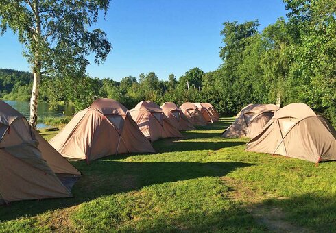 Zelte auf dem Campingplatz