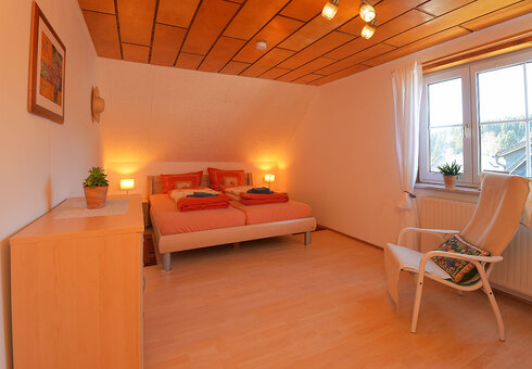 Schlafzimmer 1