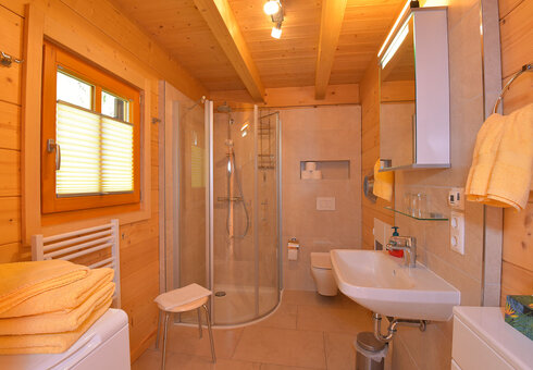 Bad mit Dusche / WC