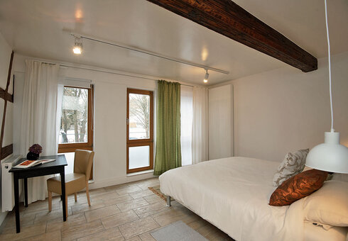 Schlafzimmer mit Doppelbett