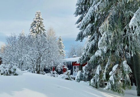 Skihütte im Winter