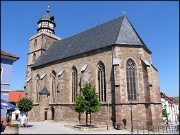 Blick zur Katholischen Stadtpfarrkirche