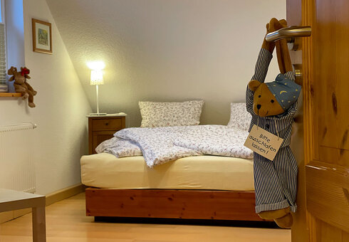 Schlafzimmer mit Doppelbett