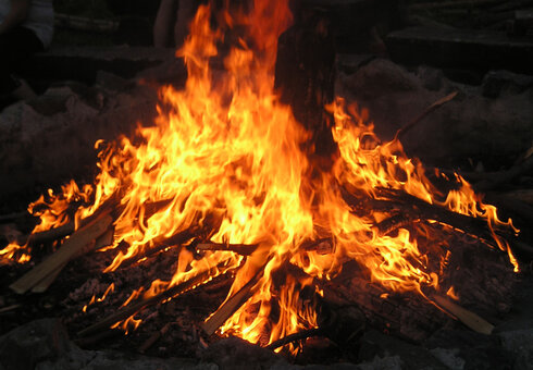 Lagerfeuer am Abend