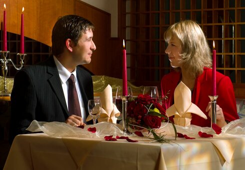 Candle-Light-Dinner
