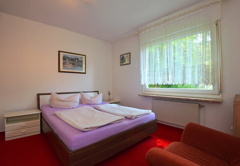 weiteres Schlafzimmer mit Doppelbett