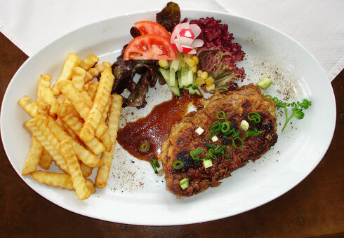Schnitzel mit Pommes
