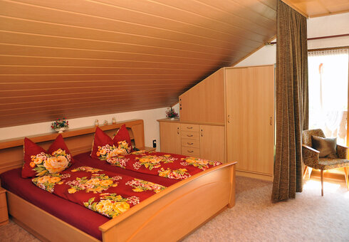 Schlafbereich mit Doppelbett