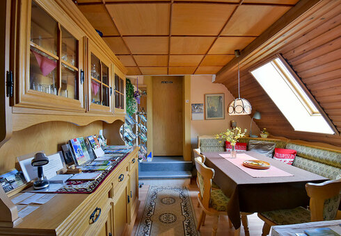 Aufenthaltsraum mit Gästekühlschrank