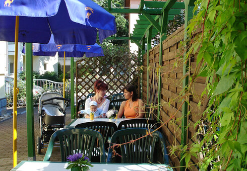 Kleine Terrasse am Haus