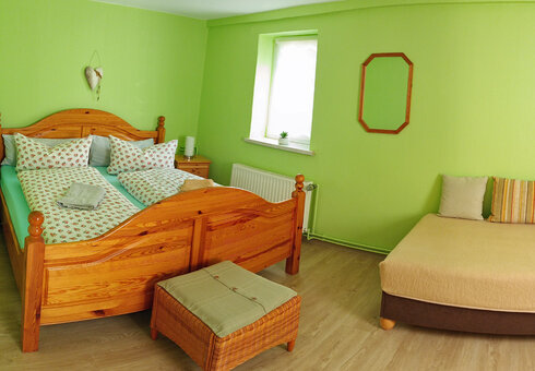 Blick in das Schlafzimmer 1