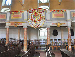 Säulen in der Kirche
