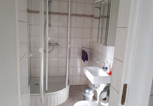 Bad mit Dusche / WC