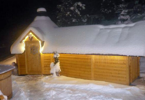 Saunahaus im Winter