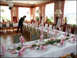 Festlich gedeckte Tafel