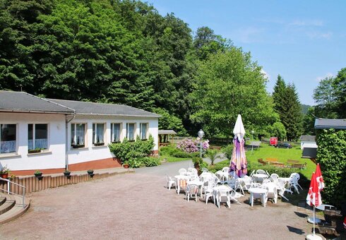 Terrasse vor dem Schullandheim