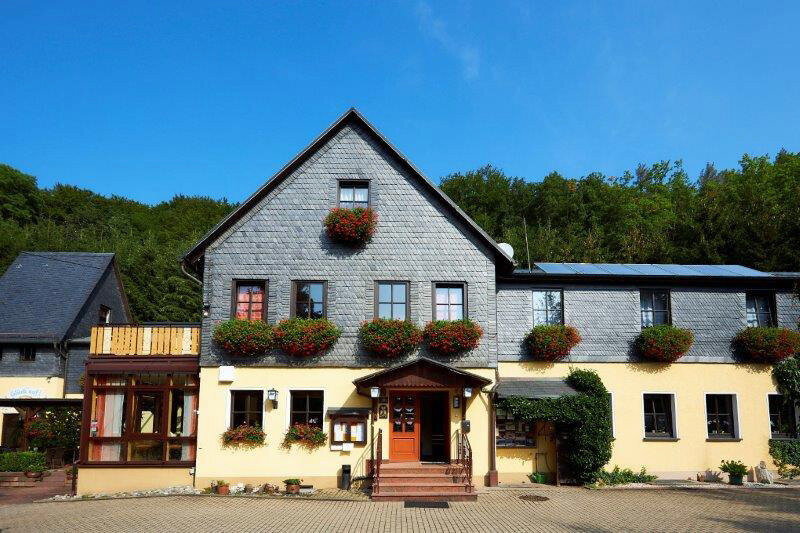 Waldhotel im Sommer