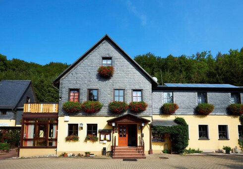 Waldhotel im Sommer