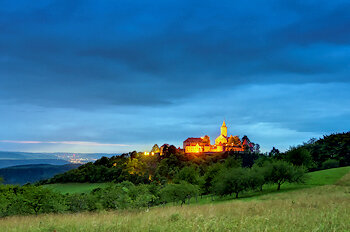 Leuchtenburg am Abend