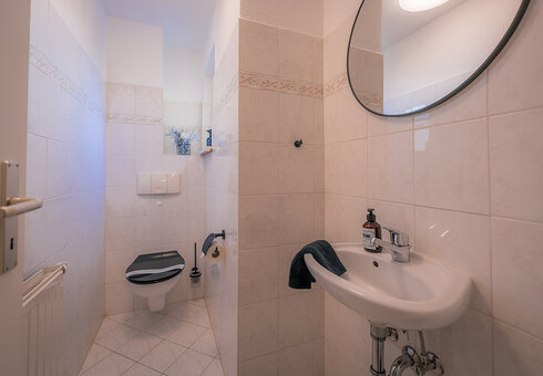 separates WC