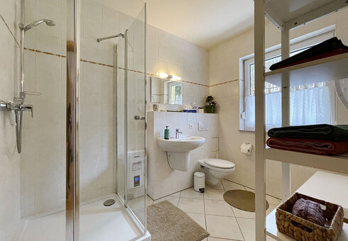 Bad mit Dusche / WC