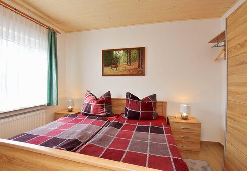 Schlafzimmer mit Doppelbett