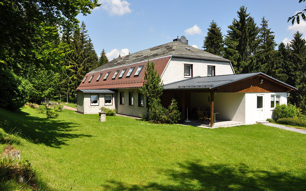 Appartement-Ferienhaus-Vier-Jahreszeiten-Frauenwald-Panorama