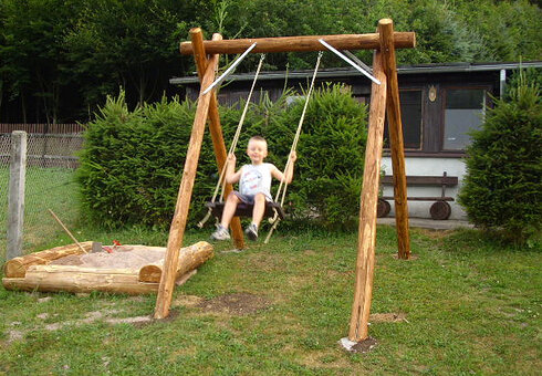 Spielplatz auf dem Grundstück