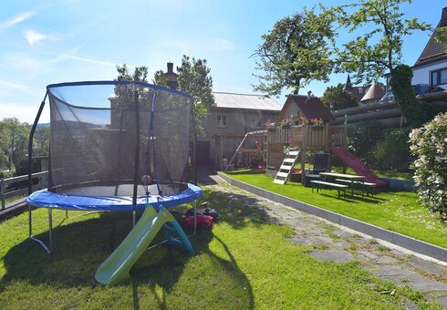 kleiner Spielplatz für Kinder