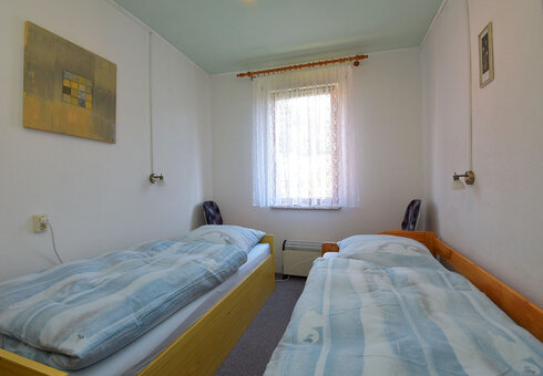 Schlafzimmer mit getrennten Betten