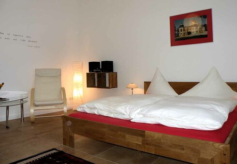 Doppelbett im Schlafzimmer