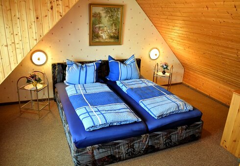 Blick in ein Schlafzimmer