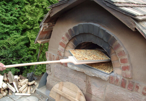 Zwiebelkuchen aus dem Holzbackofen