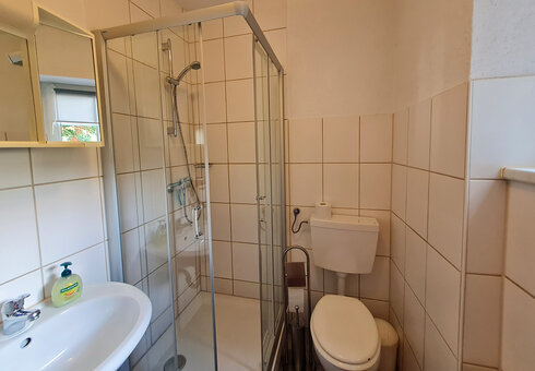 Blick in das Gästezimmer (Bad)