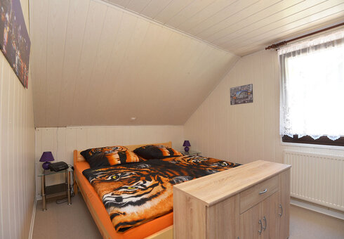 Schlafzimmer mit Doppelbett
