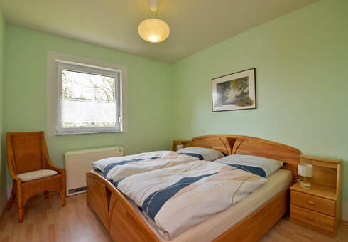 Schlafzimmer mit Doppelbett