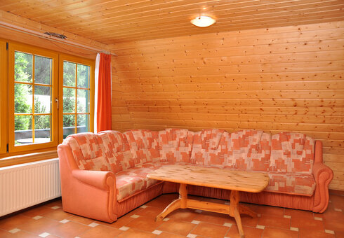 Blick in eine Finnhütte (Wohnzimmer)