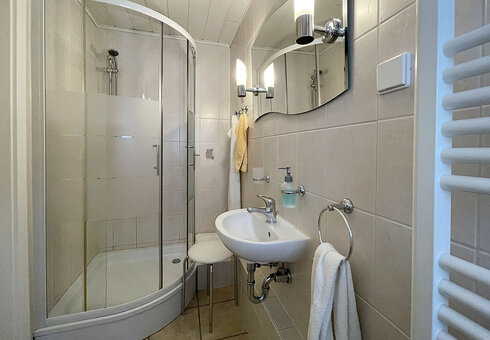 Bad mit Dusche / WC