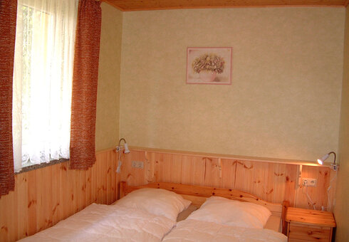 Blick in ein Ferienhaus (Schlafzimmer)