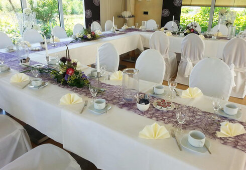 Festlich gedeckte Tafel