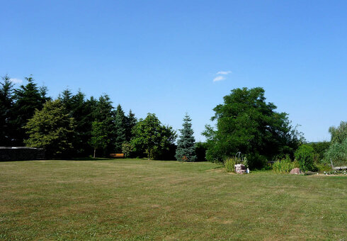 weitläufiger Garten