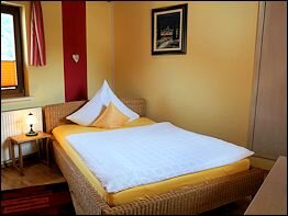 Blick in ein Schlafzimmer
