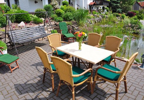Gemütliche Terrasse im Garten