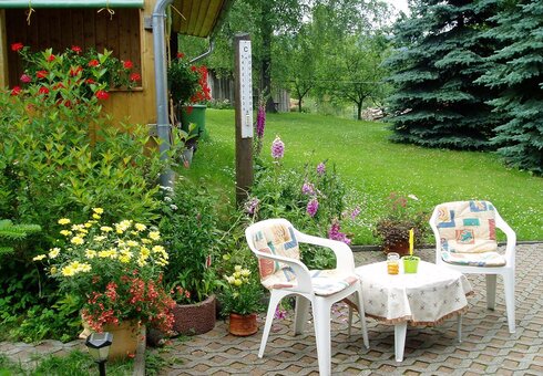 Terrasse mit Garten