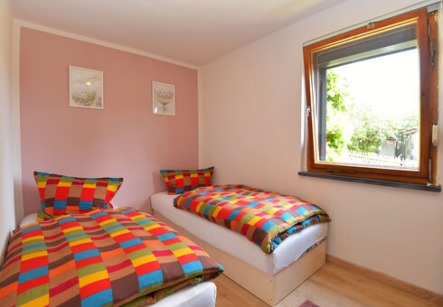 Schlafzimmer mit 2 Betten