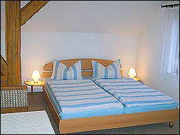 Schlafzimmer mit Doppelbett