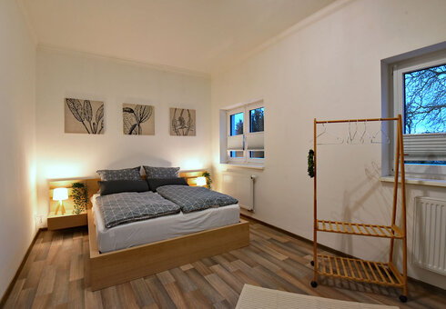 Schlafzimmer mit Doppelbett