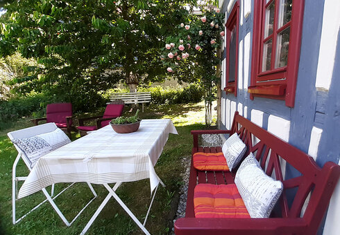 Terrasse & Liegewiese am Haus